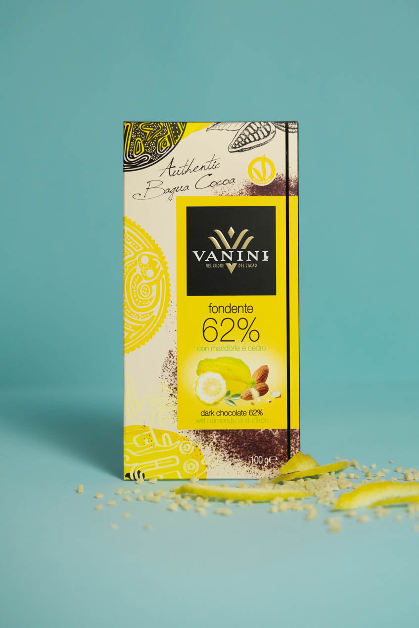 Tavoletta Vanini Monorigine Perù Fondente 62% con mandorle e cedro
