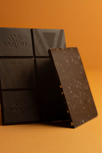 Tavoletta Vanini Bagua Fondente 62% con scorze di arancia e anacardi
