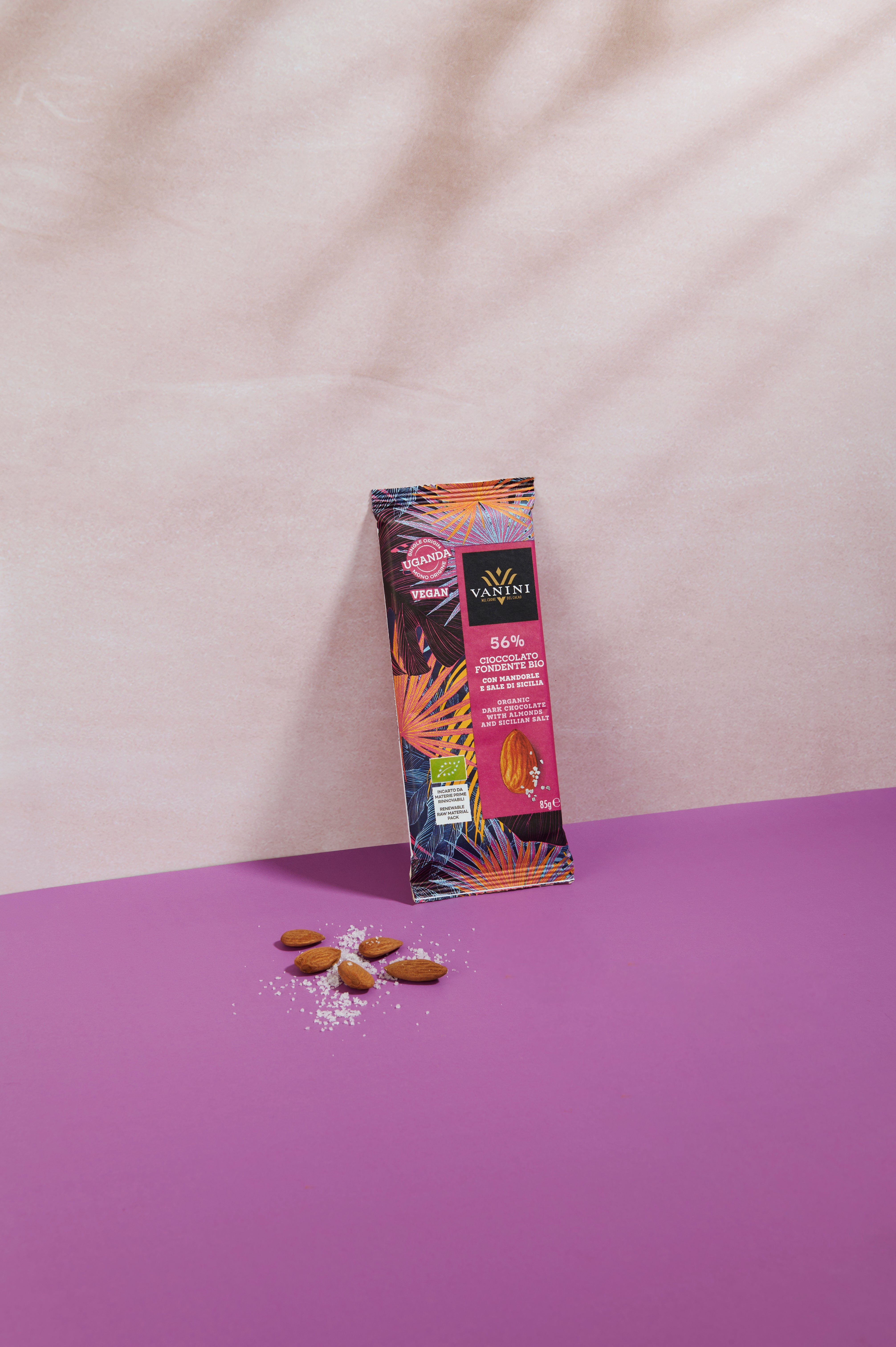 Vanini Uganda Dark Organic Bar 56% with almonds and Sicilian salt